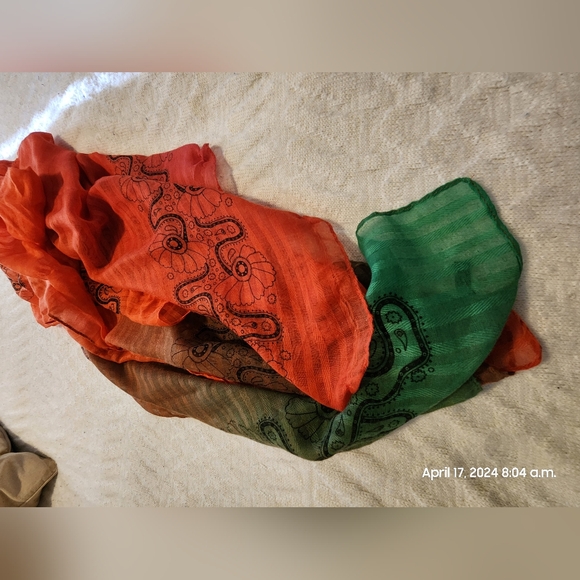 Beautiful multicolored printed viscose scarf - Picture 5 of 5